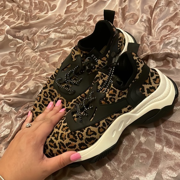 Worn Once - Picture 2 of 2